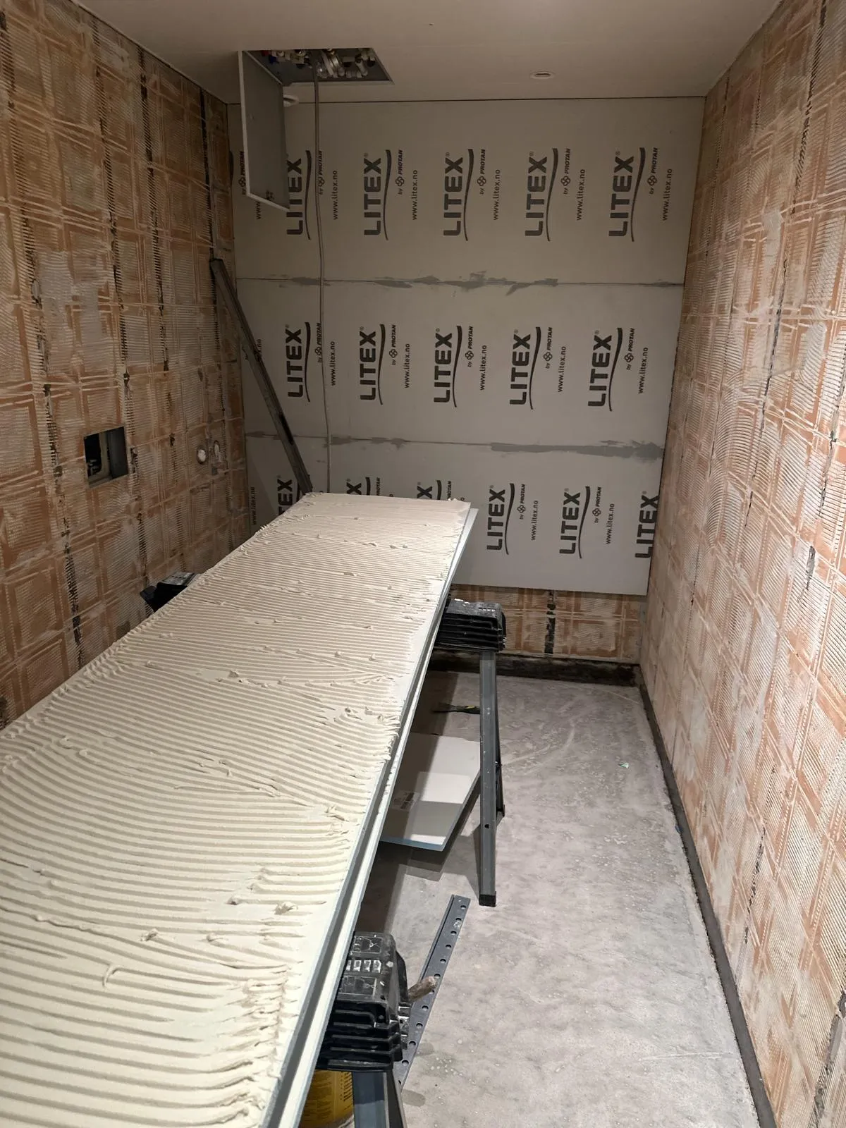 Badrumsrenovering under arbete i Stockholm