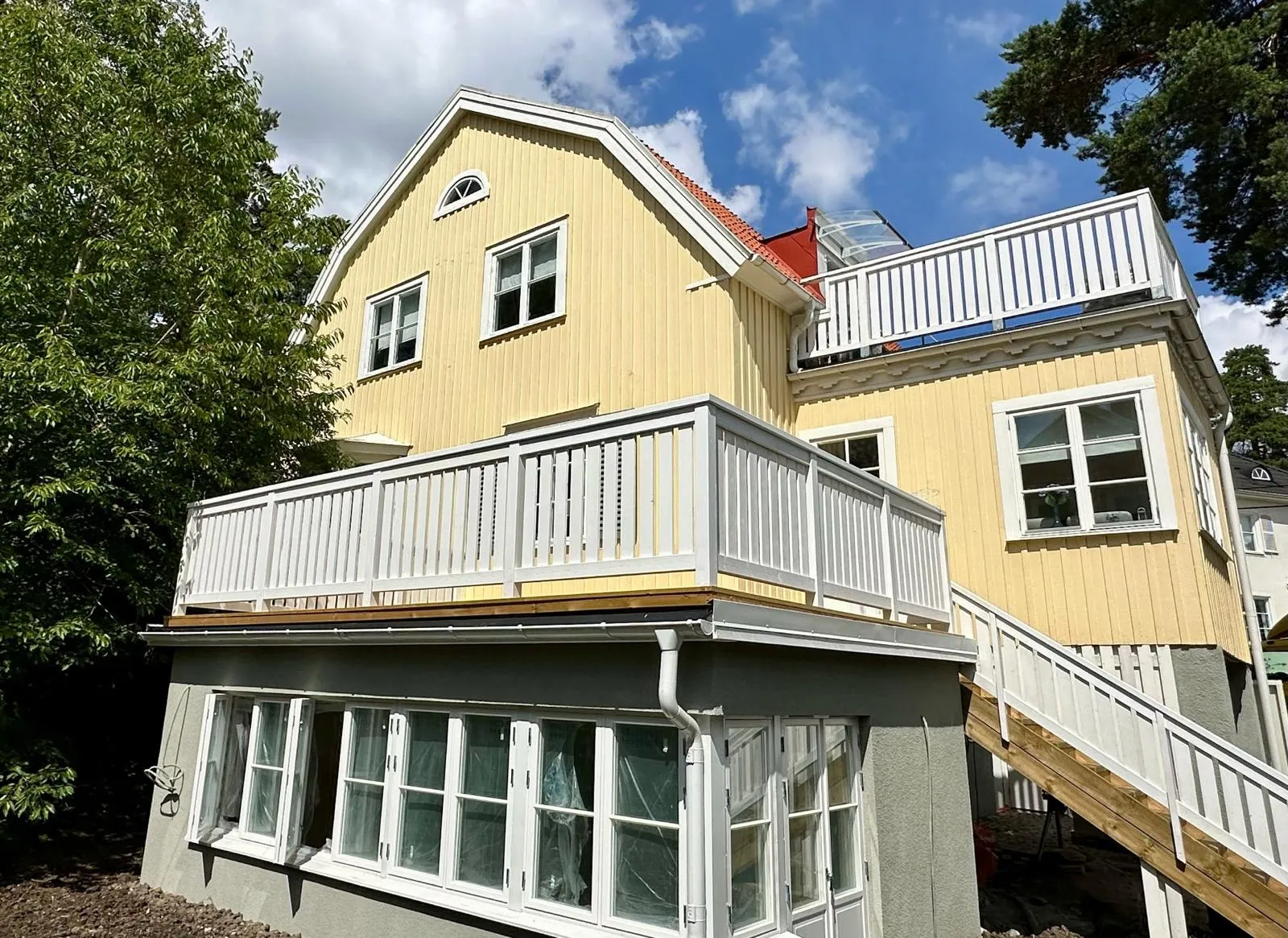 Tillbyggnad med altan i Bromma utförd av Långsjö Byggpartner